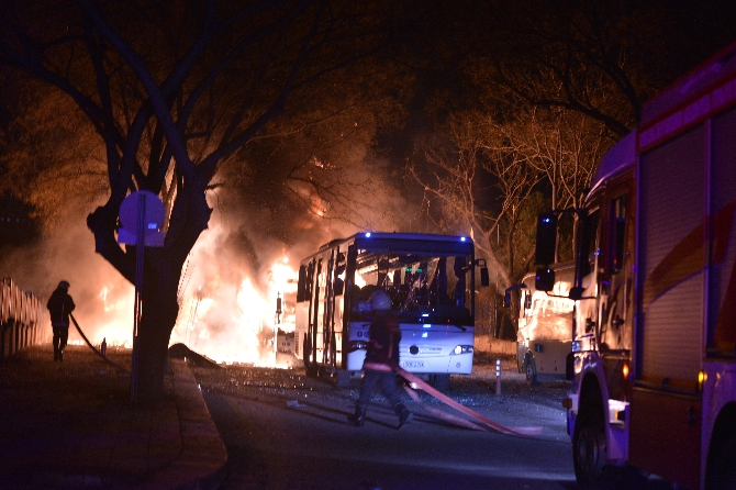Ankara'da askeri servis aracına bombalı saldırı