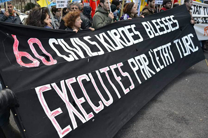 Paris'teki Cizre protestosunda yaralanan Kürt eylemci