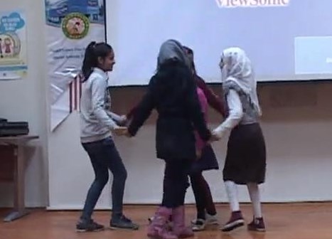 Suriyeli çocuklar yaşadıkları savaşı tiyatroyla anlattı
