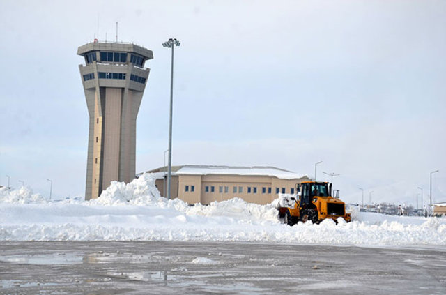 Hakkari'deki havalimanı her an hazır tutuluyor