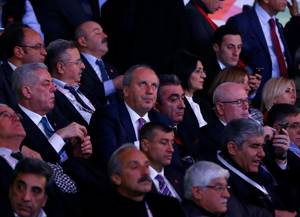 Eşi Kılıçdaroğlu'nu dinlerken uyuyakaldı