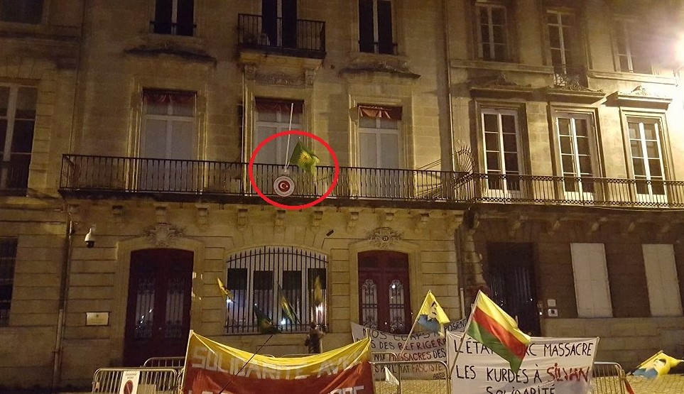 Fransa'da Türk Büyükelçiliği'ne çirkin saldırı