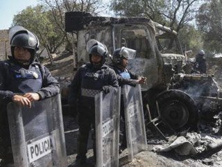 Meksika'da çeteler polisle çatıştı 40 ölü