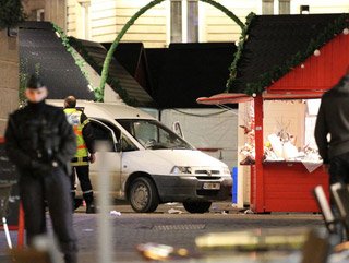 Fransa'da Noel pazarına kamyonet daldı 11 yaralı