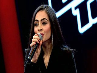 O Ses Türkiye'de yarışmacıdan Ebru Gündeş taklidi