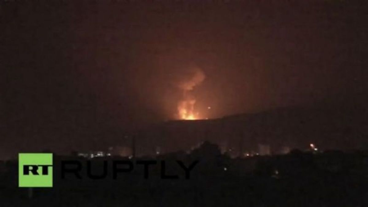 Arap uçakları Yemen'in başkenti Sanaa'yı vurdu: 40 ölü