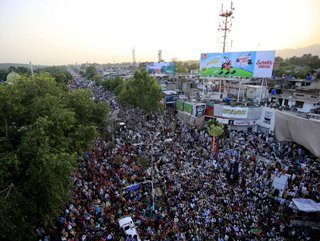 Pakistan'da muhaliflerden hükümete son çağrı