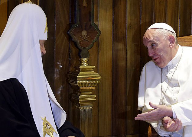 Papa Franciscus ve Patrik Kirill arasında tarihi buluşma