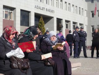 Konya'da paralel yapı operasyonu protesto edildi