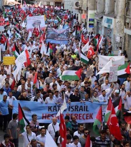 Taksim'de Gazze yürüyüşü yapıldı