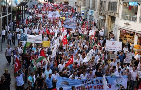 Taksim'de Gazze yürüyüşü yapıldı