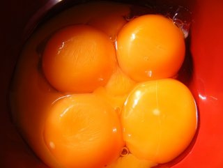 Sarısı koyu renk olan yumurta daha yararlı