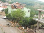İzmit Hereke'de hortum: 57 evin çatısı uçtu