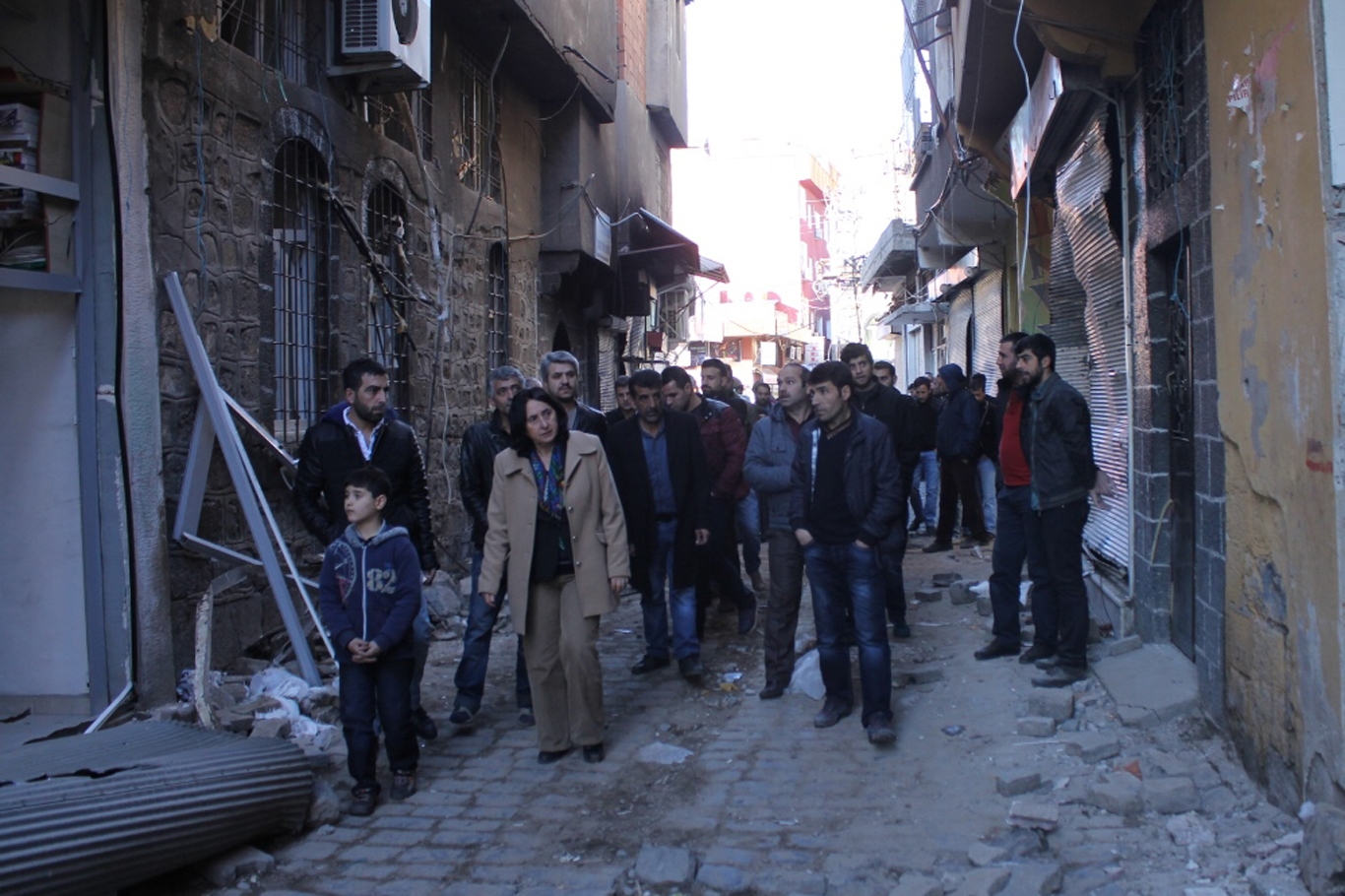 Sur'da zabıta araçlarıyla anons yapan HDP'lilere tepki